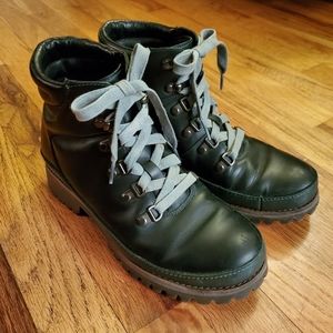 Chaco Fields dark green leather boots Women's 7